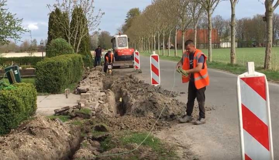 De aanleg van glasvezel in landelijk gebied