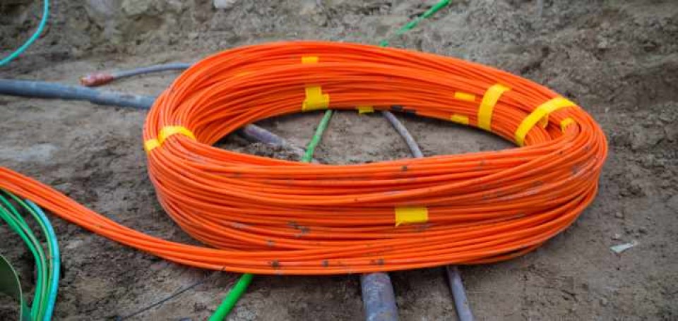 glasvezelkabels in de grond