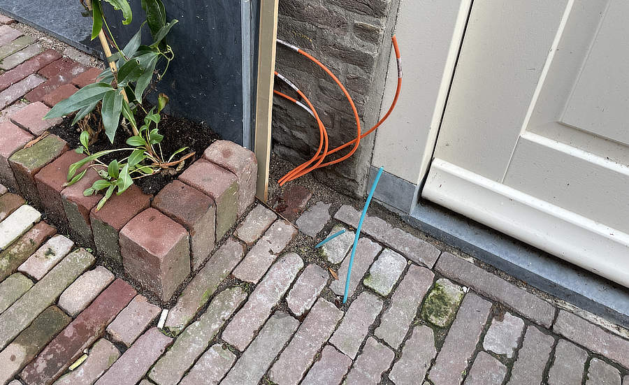 glasvezelsprietjes in de straat