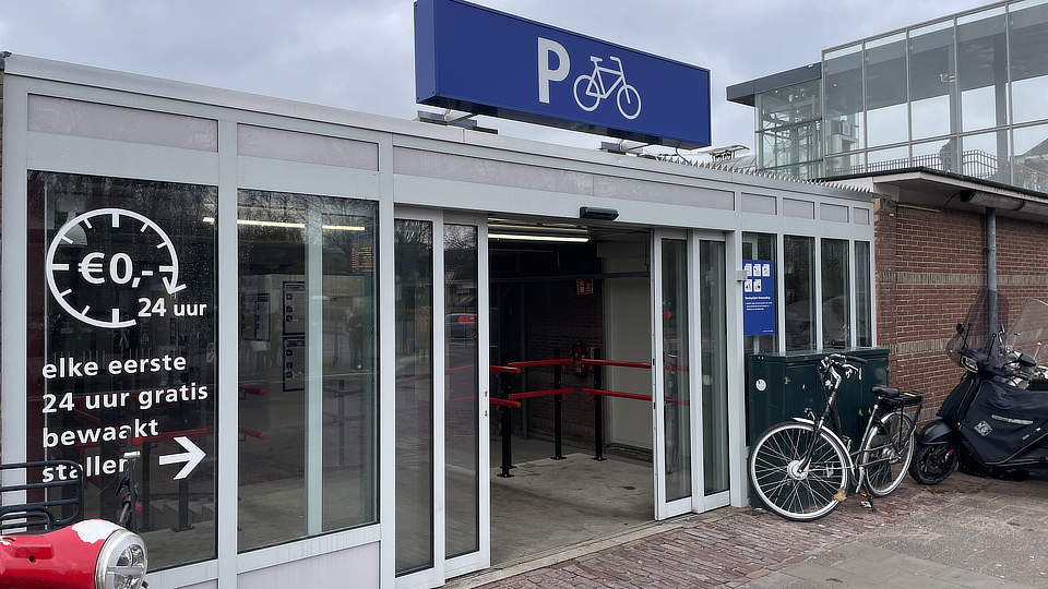 gratis bewaakte fietsenstalling