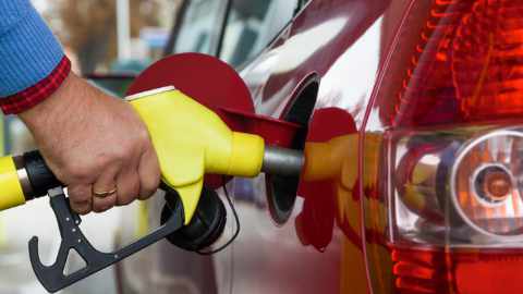 hoge benzineprijs goedkopere autoverzekering