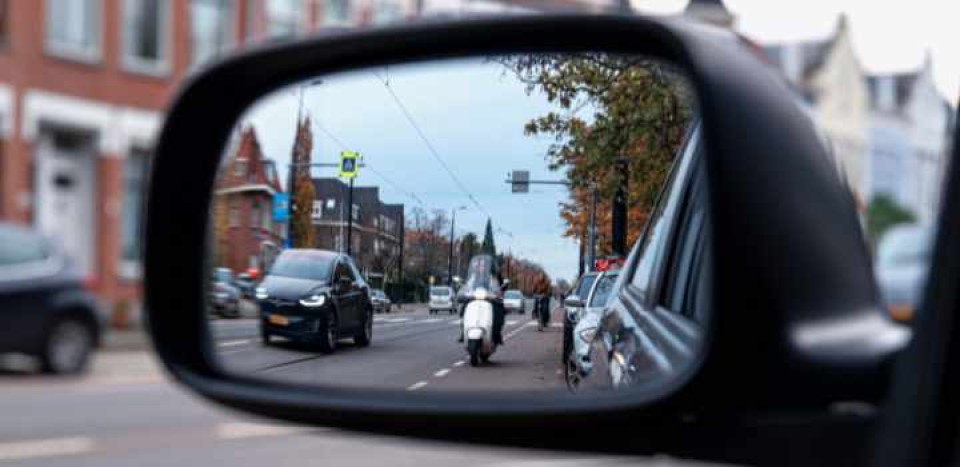 scooter minder zichtbaar in verkeer