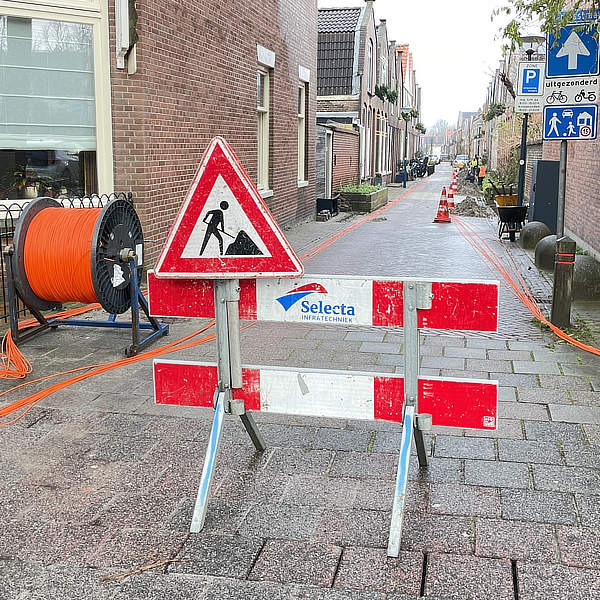 aanleg glasvezel in straat